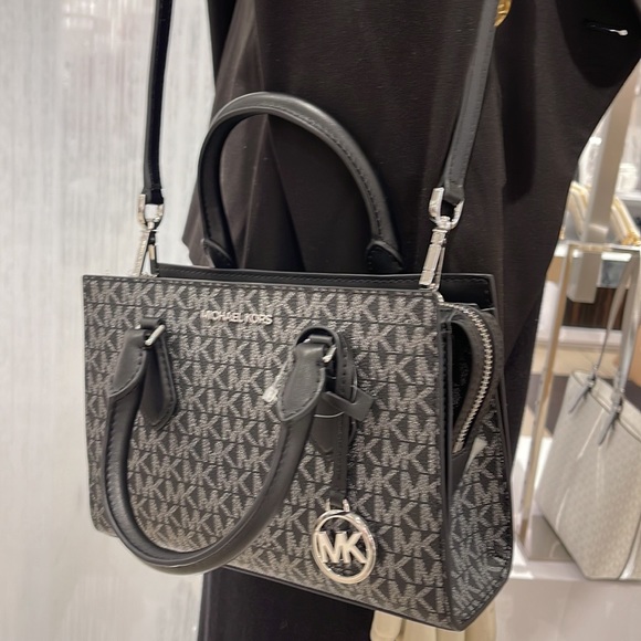 MICHAEL KORS
Sheila Small Faux Saffiano Leather Satchel
Black/Silver  
NWT - Picture 7 of 16